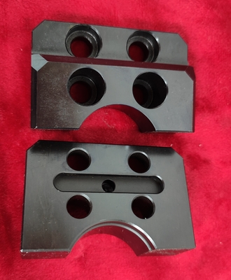 Types de goujons de traction CNC réglables Noir de mâchoire personnalisé par précision