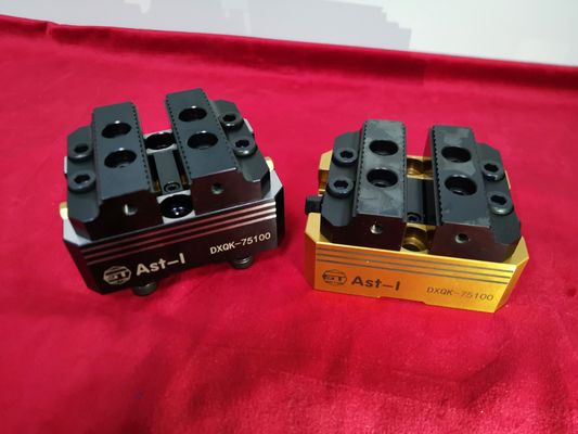 Manuel vertical pneumatique noir d'étau de commande numérique par ordinateur pour la fraiseuse de commande numérique par ordinateur de 3 axes 4 axes