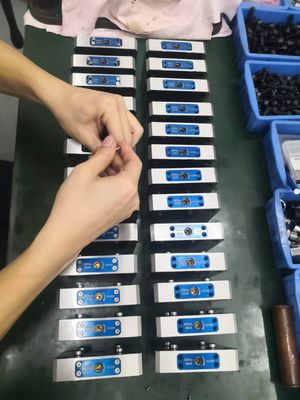 Serrage manuel du point zéro de la commande numérique par ordinateur 2.0Kg poids 18KN couple maximal