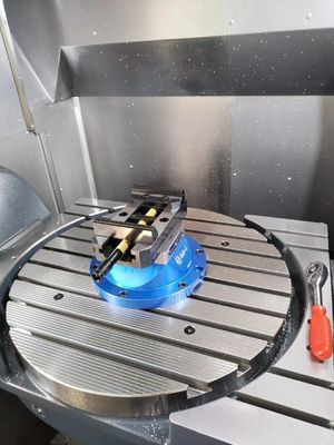 Vise autocentrante de haute précision et fixation manuelle à 4 trous pour CNC à 5 axes travaillant par la série 96